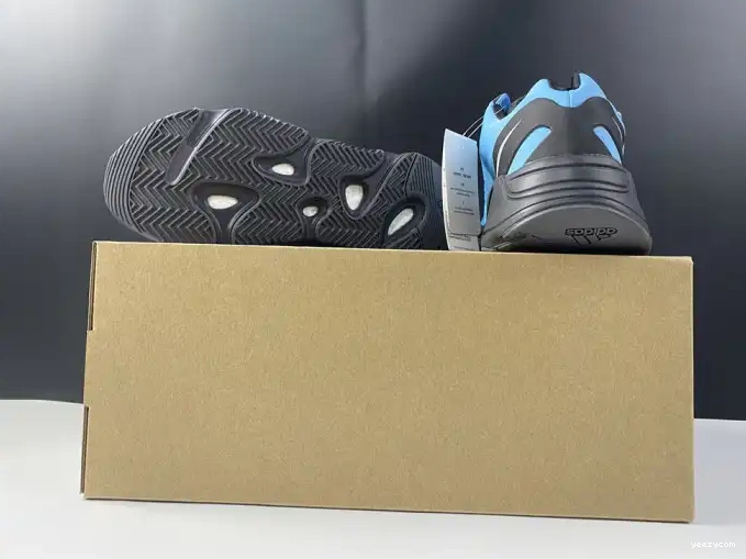 'Bright Boost GZ3079 MNVN Yeezy Cyan' 700 ADIDAS 0428